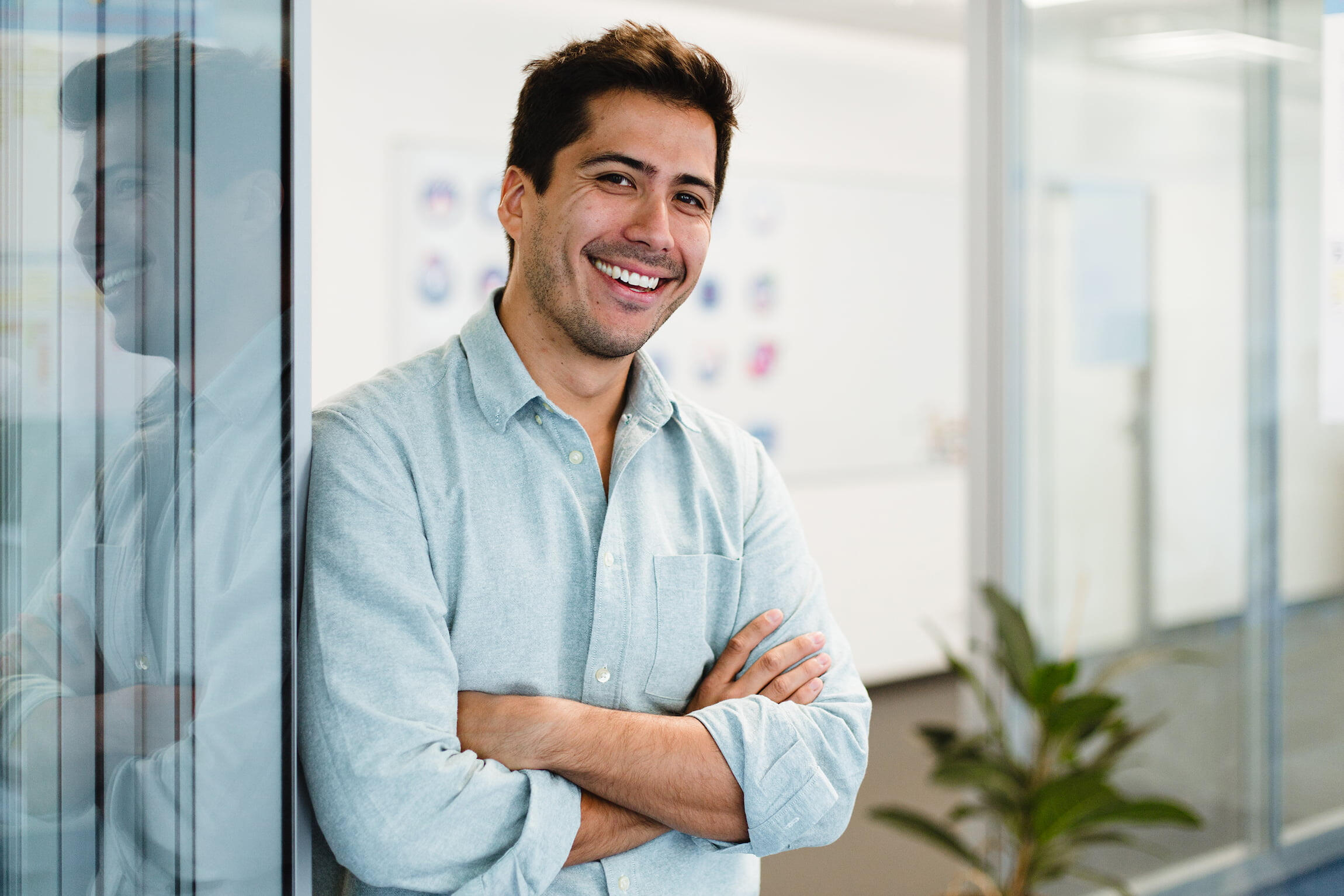 Leonel Bustamante — Expat Lawyer in Paris Leonel Bustamante, Paris Bar attorney helping expats, founders, and families with French visas.